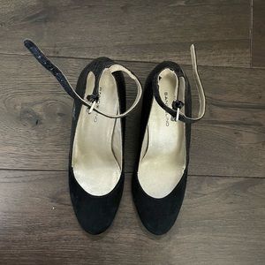 Bandolino Size 7M black wedge dress shoes